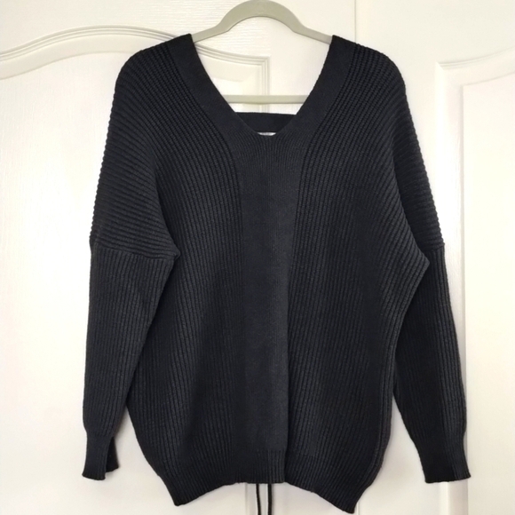 Lovemarks gray chunky v-backline sweater size large with criss cross tie in back - Picture 1 of 9